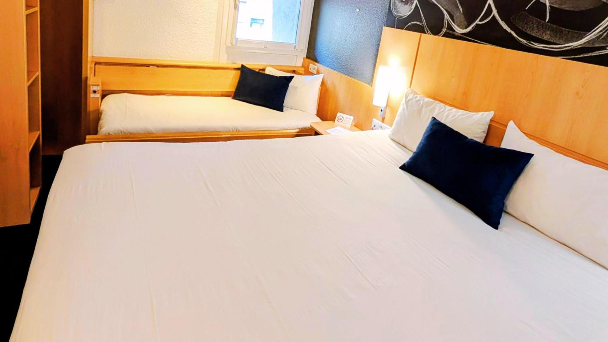 Camera Standard con 1 Letto Matrimoniale e 1 Letto Singolo